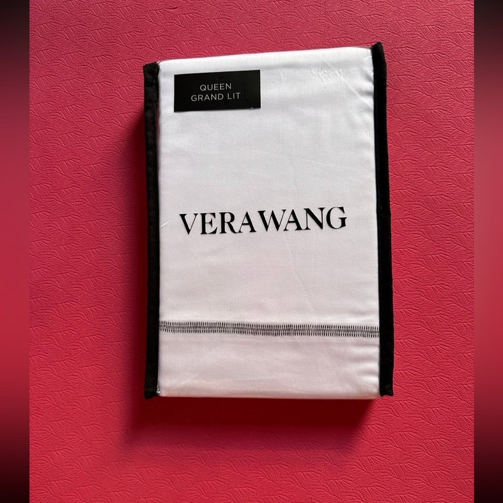 NEW $100 Vera Wang Queen Pillow Cases set of two  100% cotton Luxurious satin